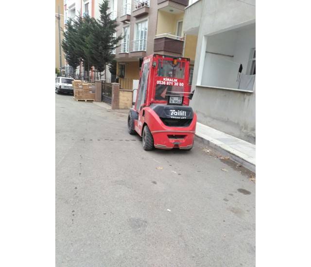 Forklift 4